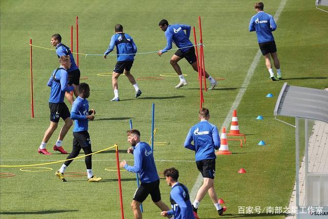 安迪-科尔单赛季英超造47球仍无人能破
